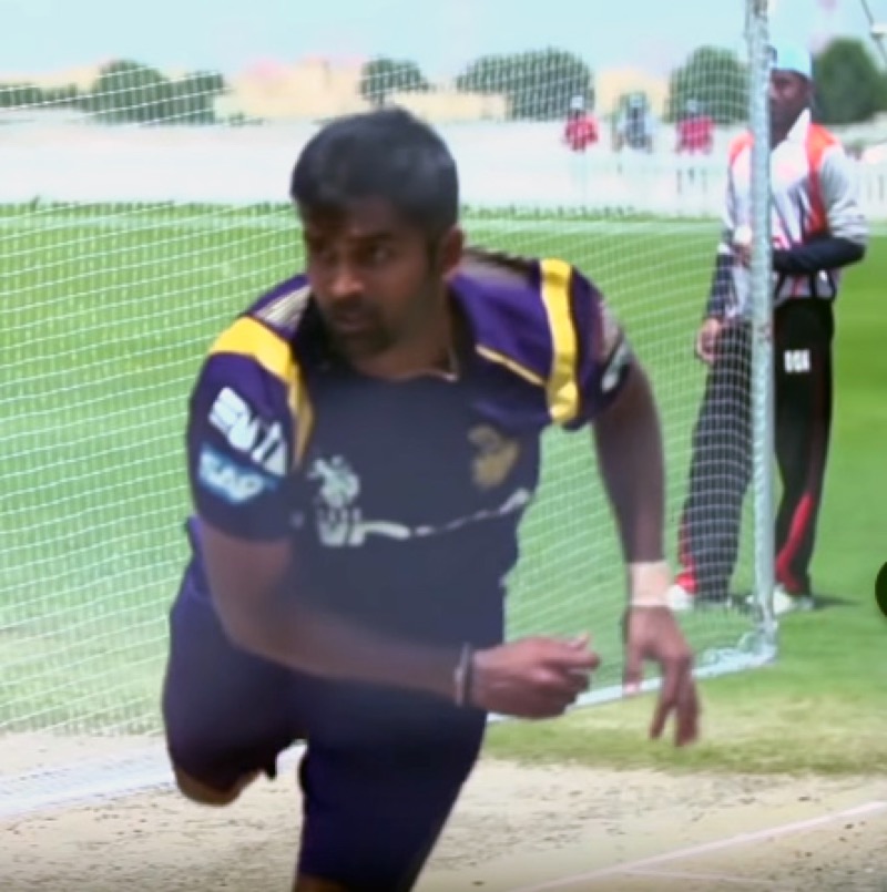 Vinay Kumar bowling in Kolkata Knight Riders kit during IPL 2015 practice